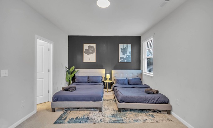 Durham Casa | King 4BR Townhouse to Downtown Durham