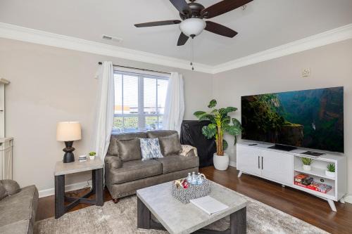 Charlotte Casa | King and Queen Beds with a Gourmet Kitchen