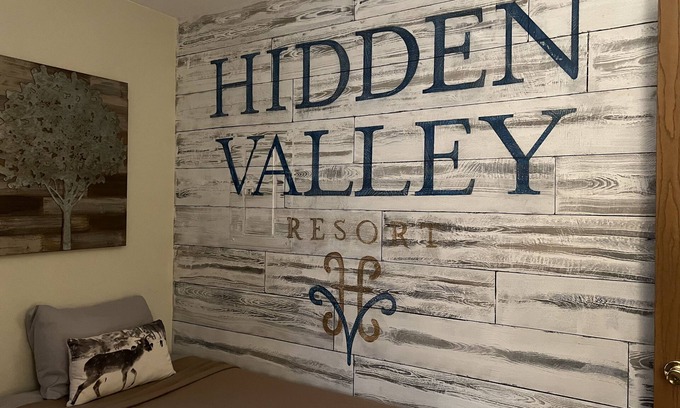 Hidden Valley Condominio | King Bed! 2B2B ground level near golf; fall leaf peeping! Well equipped kitchen!