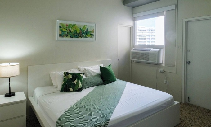 Miramar Apartamento | King Bed | Balcony | Free Parking | Pet Friendly | AC