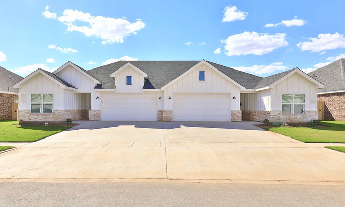 Abilene Cabina | King Bed - Country Modern Farmhouse Abilene - Sleeps 18 close to Dyess AFB