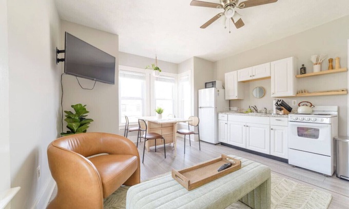 Portsmouth Apartamento | King Bed | Downtown Suite | Port City Stays