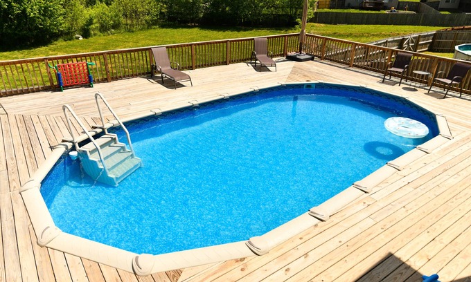 Clarksville Casa | KING BED~Family~Large Groups~Basketball~Private POOL~Jacuzzi tub~Game Room