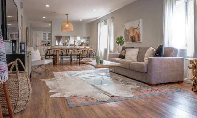 Logan Heights Casa | ⭐️King Bed⭐️FirePit⭐️Full Kitchen⭐️Patio ⭐️W/D⭐️BBQ