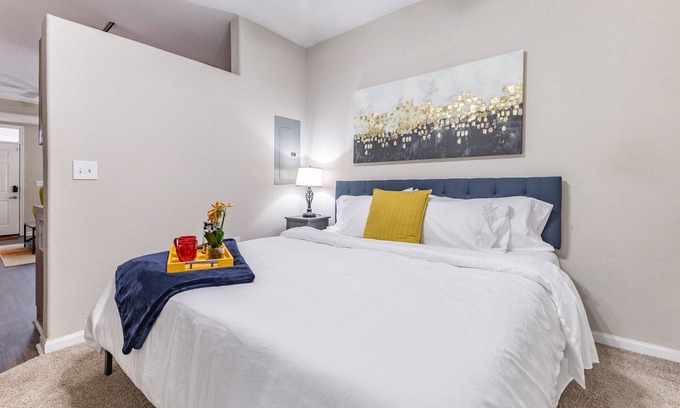 Huntsville Apartamento | King Bed, Free Parking, Fast WiFi, Gym