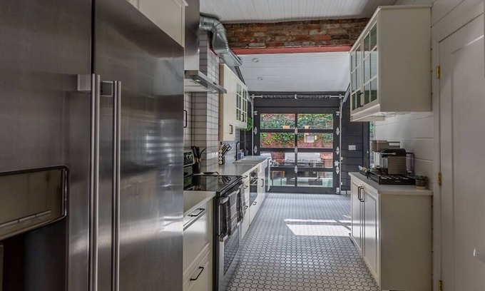 South Side Flats Casa | King Bed | Free Parking | Arcade | Fire Pit