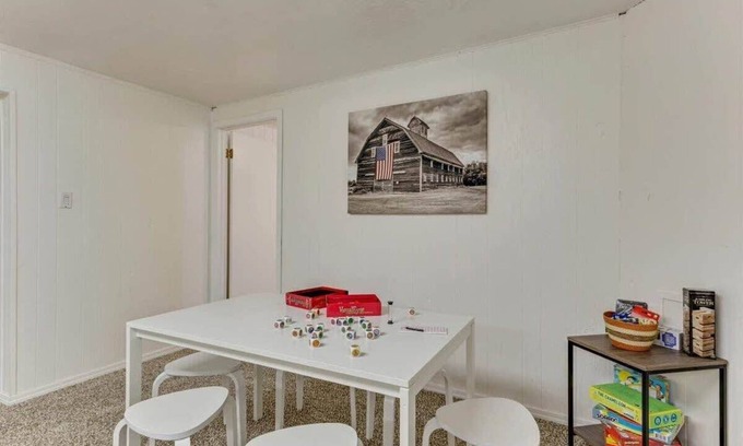 West Valley City Casa | King Bed, Full Kitchen, Central Location!