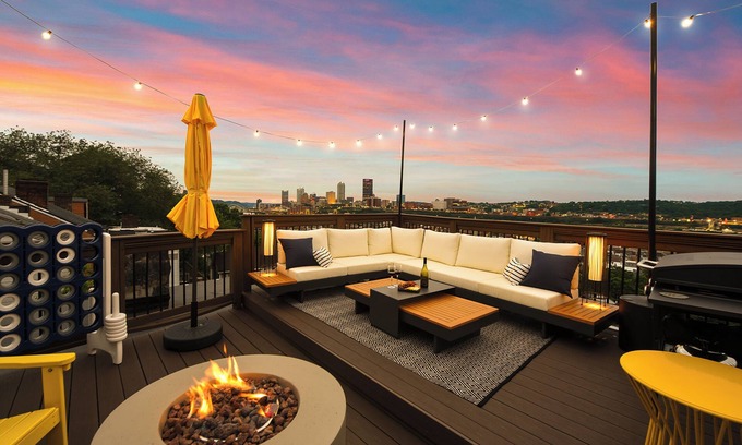South Side Slopes Casa | King Bed Garage Rooftop Views Sleeps 14 Game room walk to Carson St