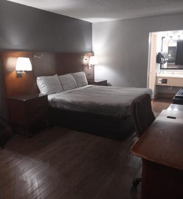 Jackson Apartamento | King Bed Hotel Room 110