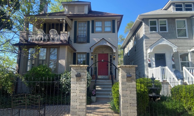 Ferndale Casa | King Bed in 2-bedroom house in lovely Ferndale with AC
