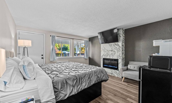 Marshfield Hotel | King Bed in Lux Boutique Hotel