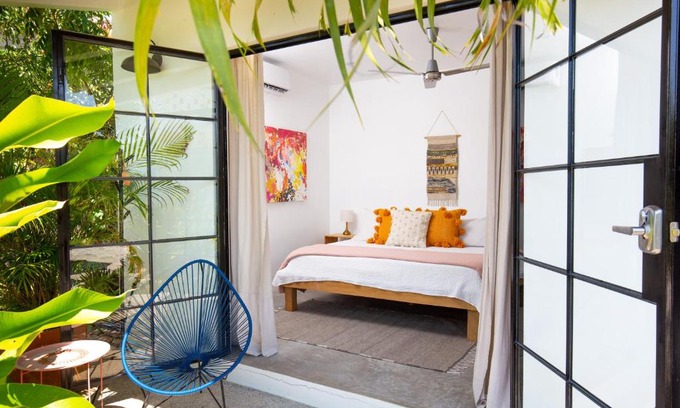 San Francisco Apartamento | King bed, Kitchenette, Air Conditioning, Pool, Fast WiFi - Aire at Casa Calavera