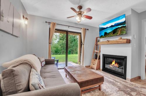 Ellicottville Casa | King Bed Patio Scenic Views Pickleball
