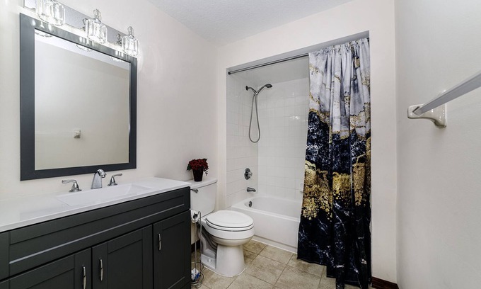 South Daytona Casa | King bed Pet-Friendly Executive Home, Daytona Beach: Minutes to Beach Speedway