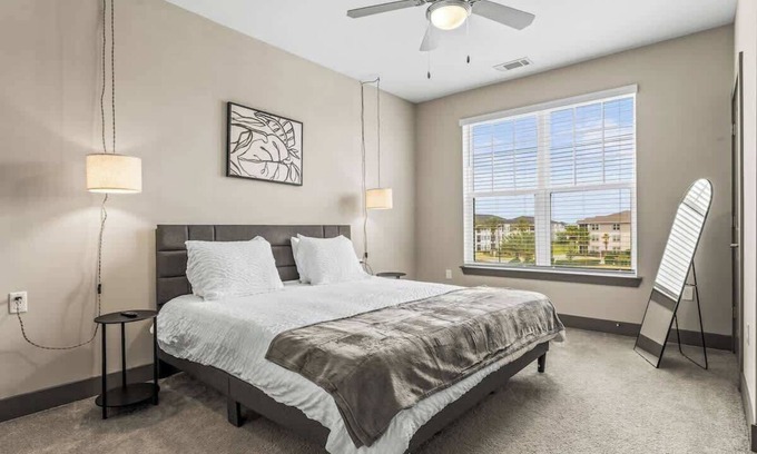 Florida Central Atlantic Coast Apartamento | King Bed |Pets Welcome |Top Amenities, Near Parks