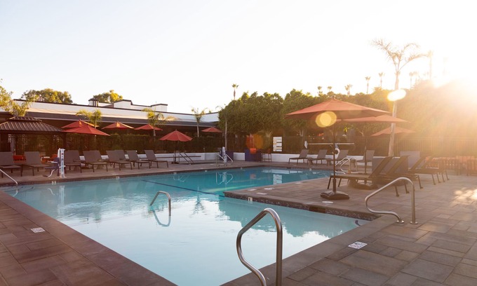 Thousand Oaks Condominio | King Bed, Pool, Hot Tub, Mountain Views