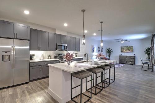 North Scottsdale Apartamento | King Bed - Pool-Roku Tv-Free Parking -Barrett Jackson G3061