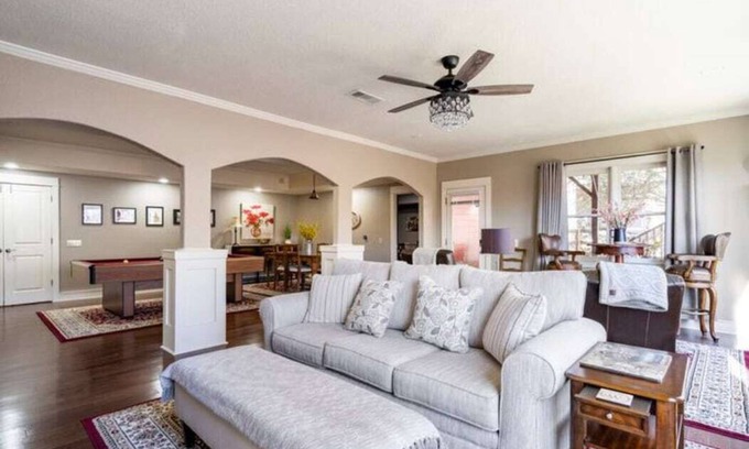 Canton Casa | King Bed, Pool Table & Movie Theatre - Pet Friendly!