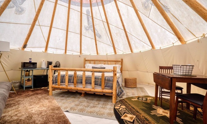 Hot Springs Alquiler De RV | King Bed & Private Bath - Black Hills Eagle Tipi