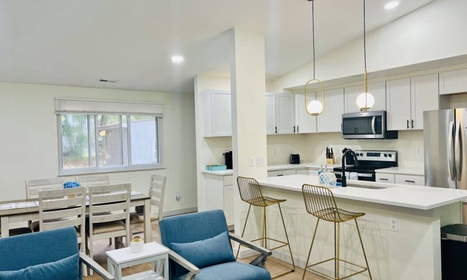 Northeast Raleigh Casa | King Bed Retreat | Cozy Getaway
