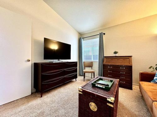 Rancho Cordova Casa | King Bed Retreat, Pet-Friendly, Rancho Cordova