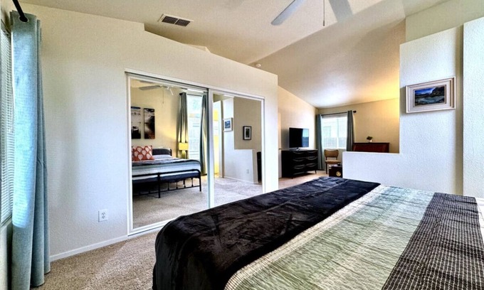 Rancho Cordova Casa | King Bed Retreat, Pet-Friendly, Rancho Cordova