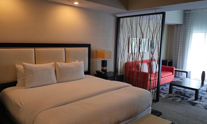 Doral Condominio | King Bed Studio ADA - Pool, Dining, Parking, Spa