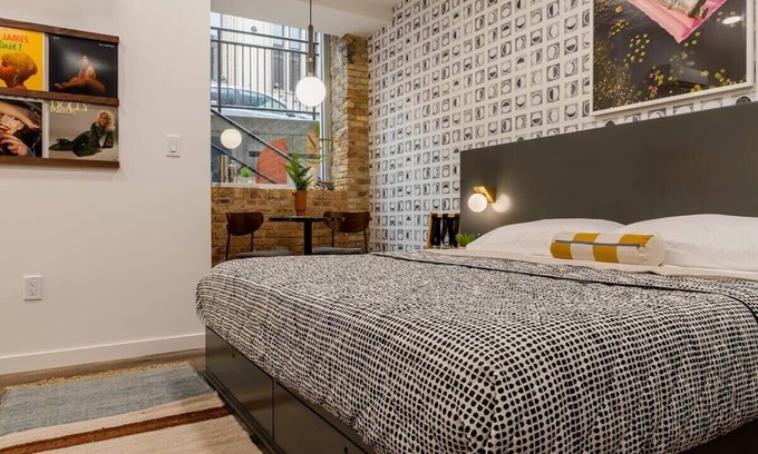 Downtown Apartamento | King Bed Suites at The Finnley Hotel