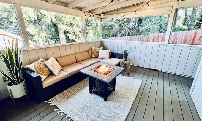 North Auburn Casa | ✯King Bed✯ WFH ☊ w/FAST Internet, Family friendly!
