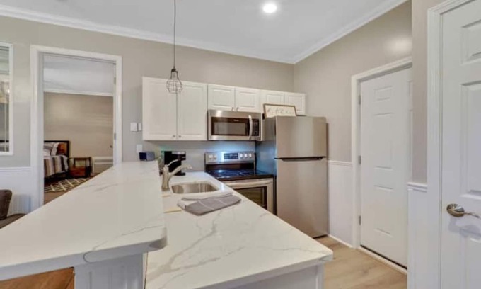 Bellaire Condominio | King Bed With Legend Golf Course Gorgeous Views, Jetted Tub, Free Beach Club