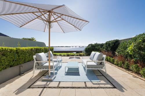 Sylvania Apartamento | King Bedroom Waterfront Courtyard Apartment