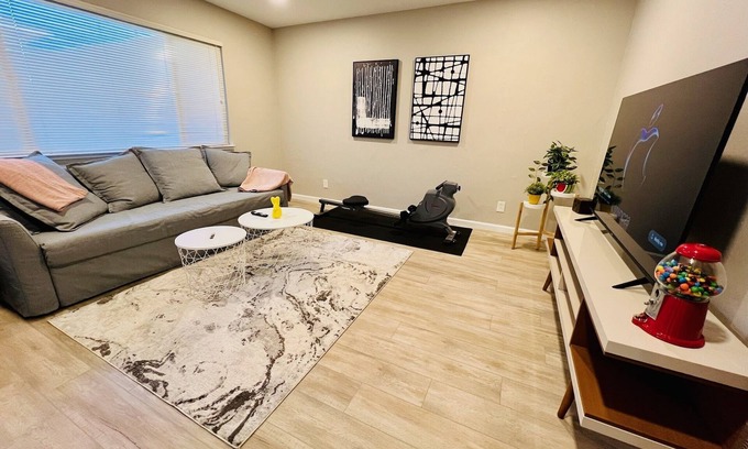 Santa Clara Condominio | King bedroom with full amenities