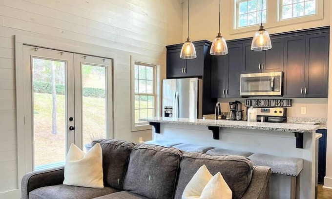Tallassee Casa | King Beds - Comfortable and Quiet