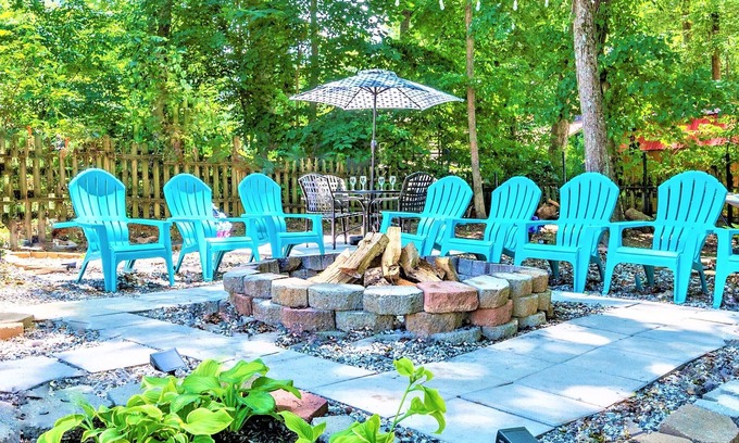 Kernersville Casa | King beds Hot Tub Arcade Luxury Showers