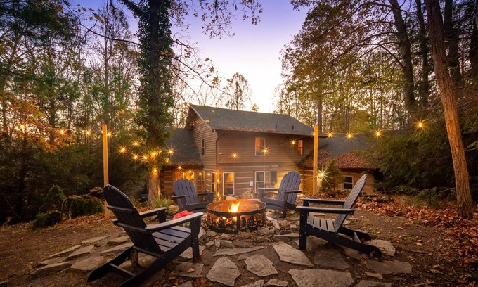 Boone Cabina | Laurelwood - Encuentra tu serenidad - NUEVA bañera de hidromasaje, Wi-Fi, TV de 65 ", chimenea, jardines
