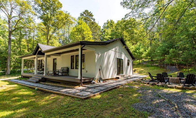 Saugerties Apartamento | King Beds, Soaking Tub, WiFi, Firepit Fam Friendly