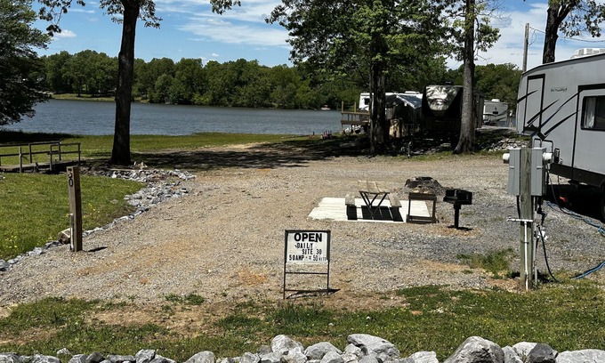 Benton Alquiler De RV | King Creek resort daily campsite #30