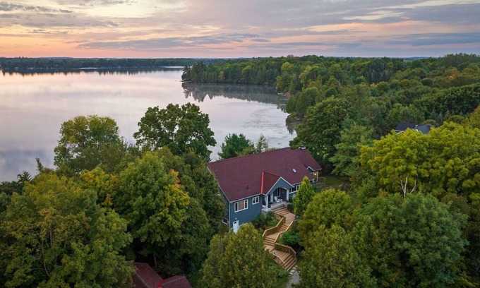 Rideau Lakes Casa | King Estate Rideau | Waterfront | Sleeps 16 | 4 Acres | Views!