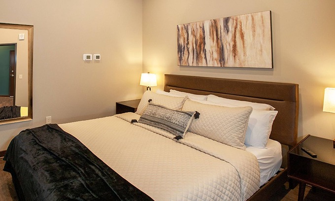 Downtown - Waterfront Apartamento | King Hotel Suite - Downtown Duluth, MN