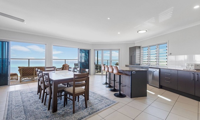 Brisbane Waterfront Casa | King of the Hill - Tangalooma