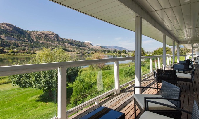 Kamloops Casa | King Romance River View Room at the beautiful Inn