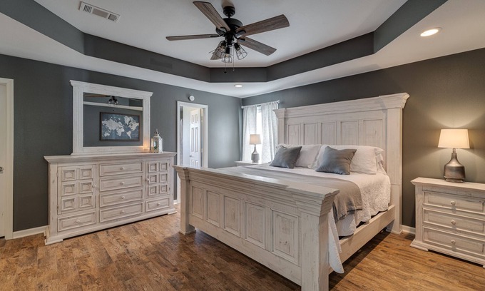 Fairbanks Casa | KING SIZE BED! Private Country Home - 3 Bed 2.5 Bath