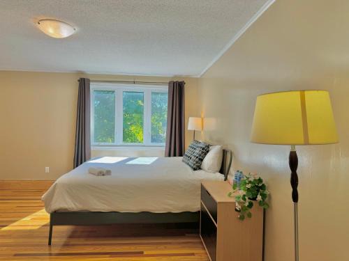 Ottawa Division Casa | King size bedroom & private bathroom & free parking