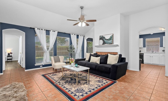Cypress Apartamento | King sized bed Driveaway parking Private Backyard
