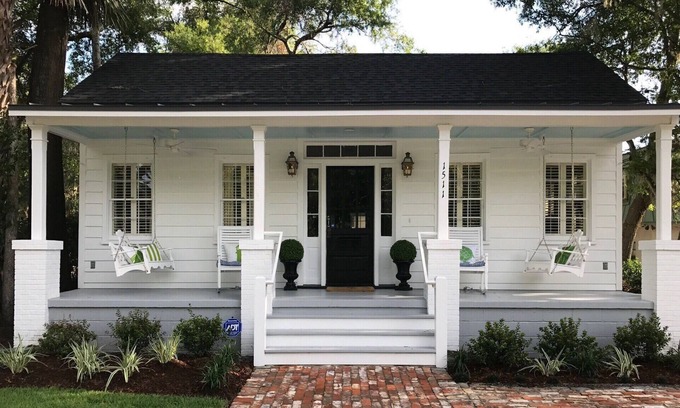 Historic District Cabaña | King Street Cottage - 2 Bedroom Historic District Downtown Beaufort Cottage
