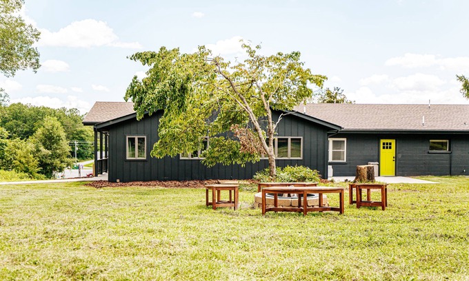 Afton Apartamento | King Studio Stay in Afton w/ Desk + Private Entry