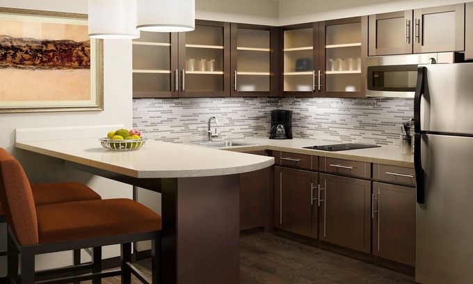 Sterling Heights Condominio | Suite King | Desayuno buffet, acceso a la piscina cubierta + centro de negocios las 24 horas