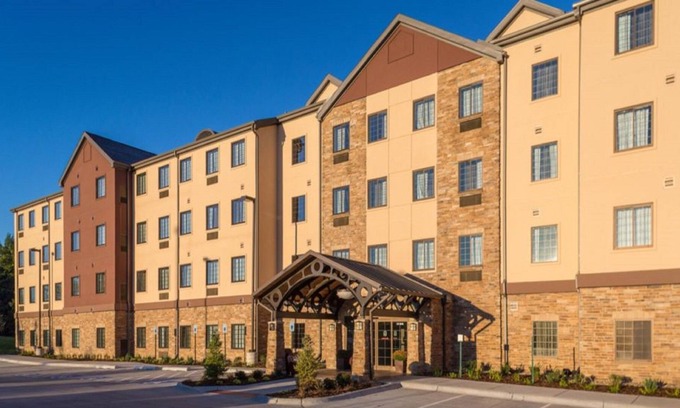 Wichita Falls Condominio | King Suite Close to Castaway Cove Water Park! Equipped Kitchen + Complimentary Breakfast