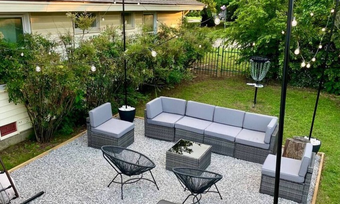 Mayo Meadow Casa | King Suite | EXPO | Hot Tub | Ping-Pong | Spacious