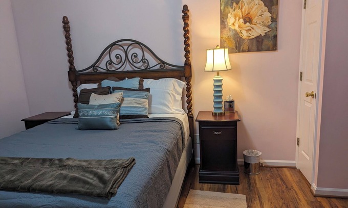 Greensboro Casa | King Suite, Fast Wi-Fi, Great for Long Stays, Pool, Near GSO Colleges & Coliseum